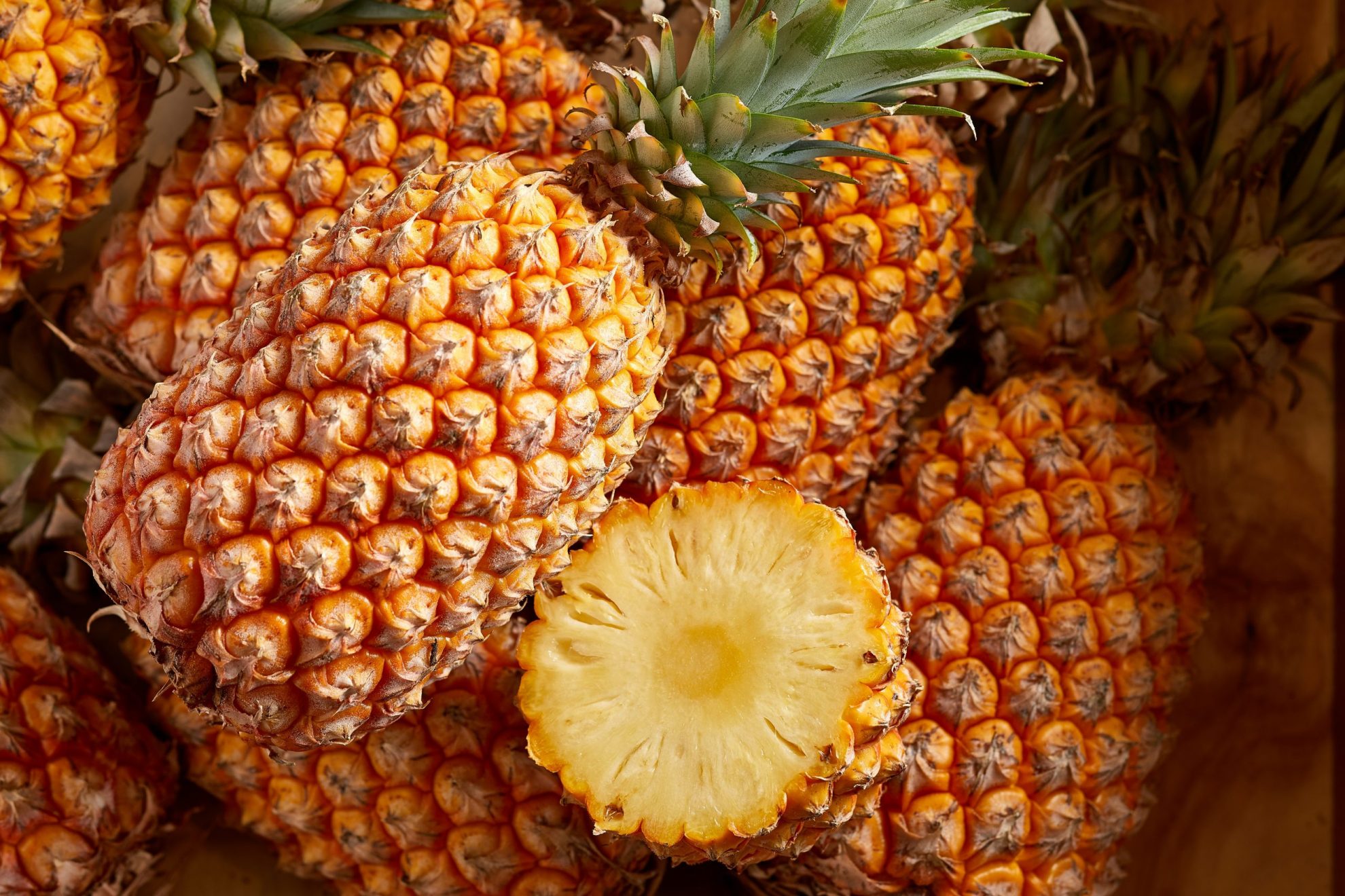 Photo of pineapples illustrates blog: "How To Tell If a Pineapple Is Ripe?"