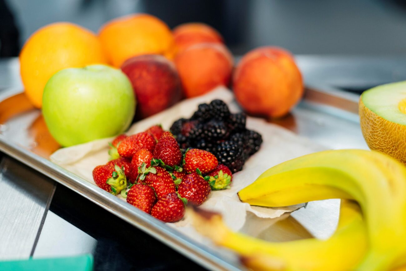 fruit-platter-FP Fruit platter illustrates blog "What Are the Best Fruits for Fiber?"