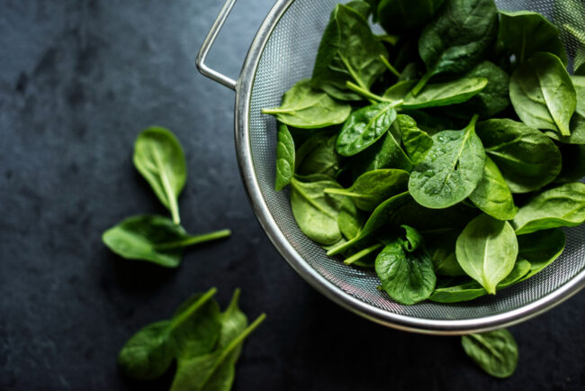 Leafy greens like spinach and kale for brain health
