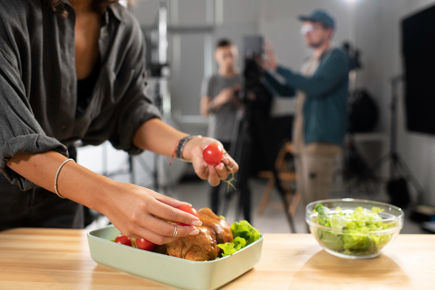 Professional using meal prep services to save time during workweek