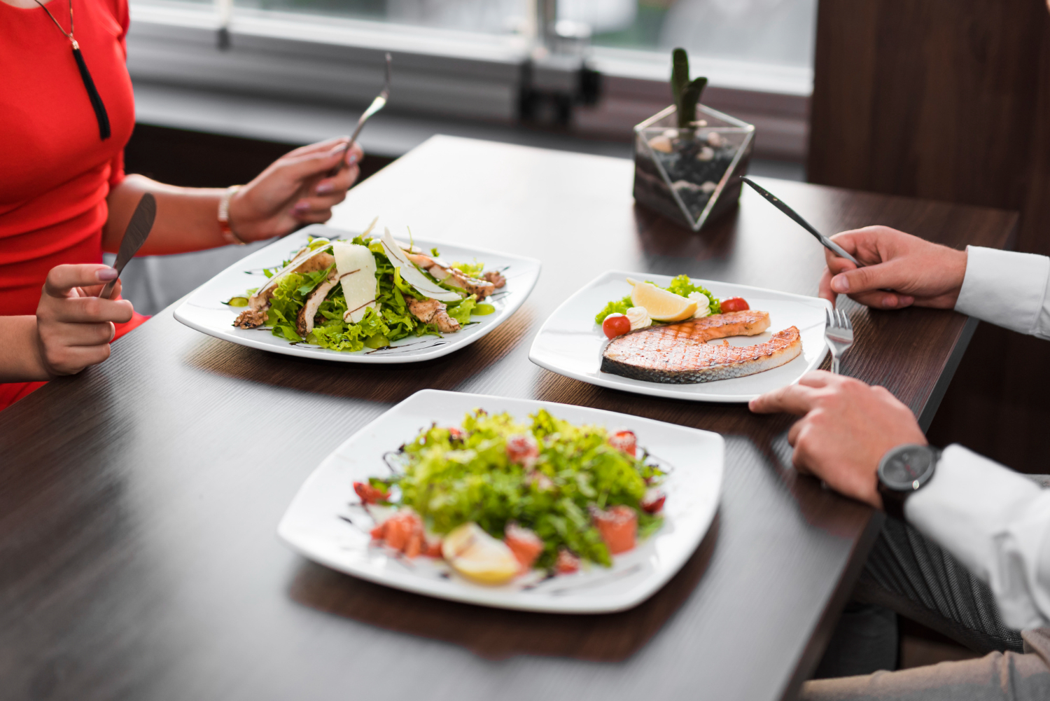 Corporate meal plans with fresh chef-prepared meals for diverse dietary needs